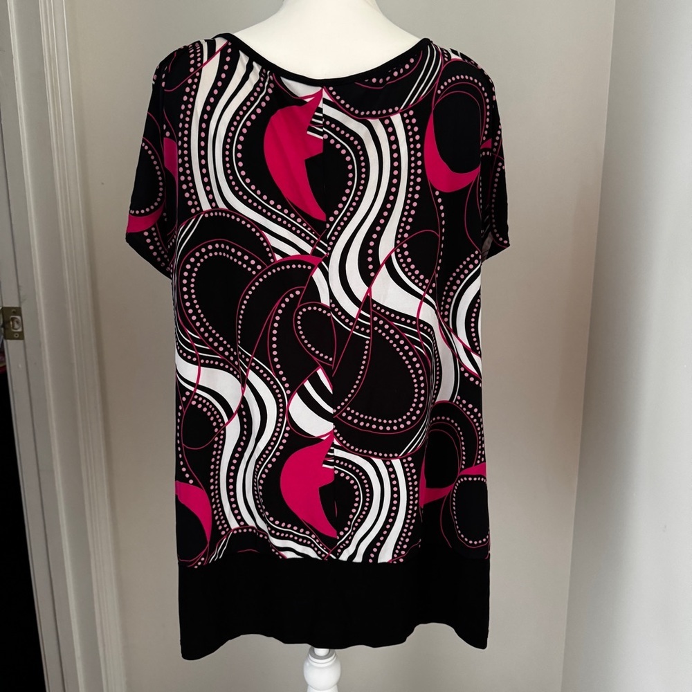 Pink and Black Abstract Print Top with Keyhole Back and Ring Detail - Size L - Picture 6 of 8
